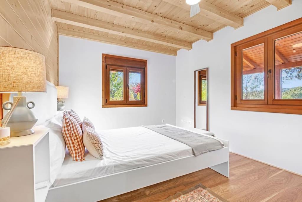Villa Cozy Wood Cabin, Casino, Pool, 25 Min To Center *