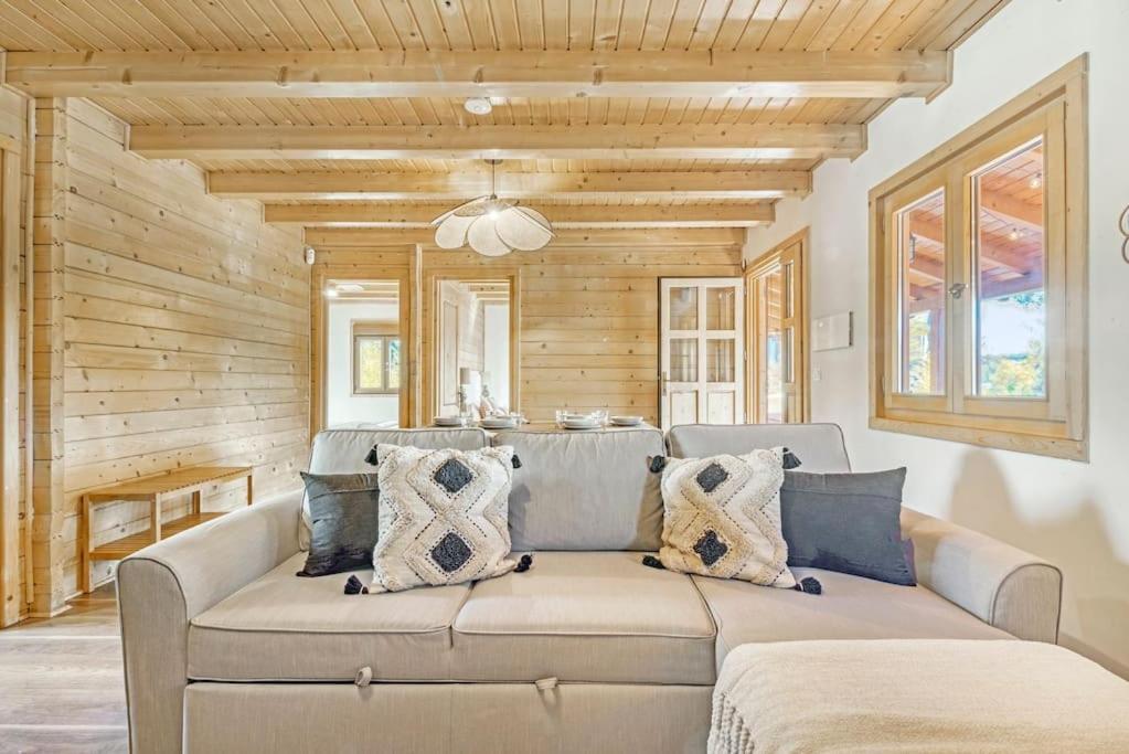 Villa Cozy Wood Cabin, Casino, Pool, 25 Min To Center Madrid