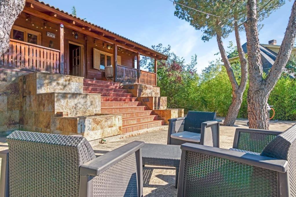 Villa Cozy Wood Cabin, Casino, Pool, 25 Min To Center *