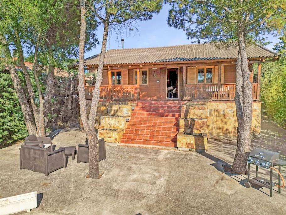 Cozy Wood Cabin, Casino, Pool, 25 Min To Center Villa Madrid
