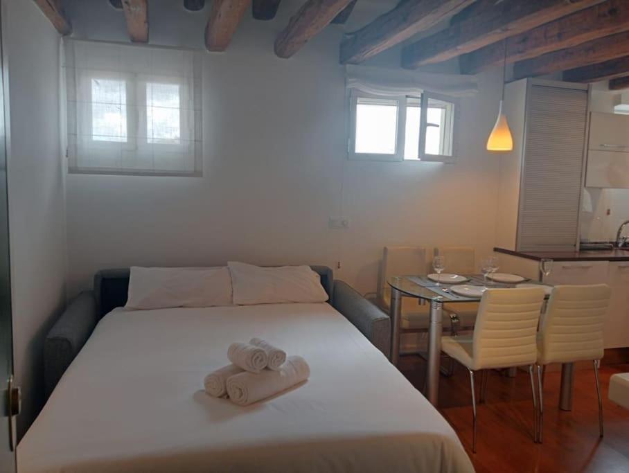 Emblematic Flat In - Arenal Appartement Madrid