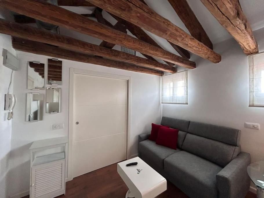 Emblematic Flat In - Arenal Appartement Madrid