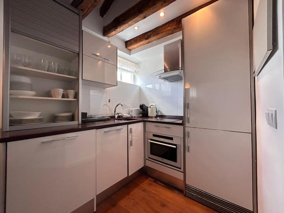 Emblematic Flat In - Arenal Madrid