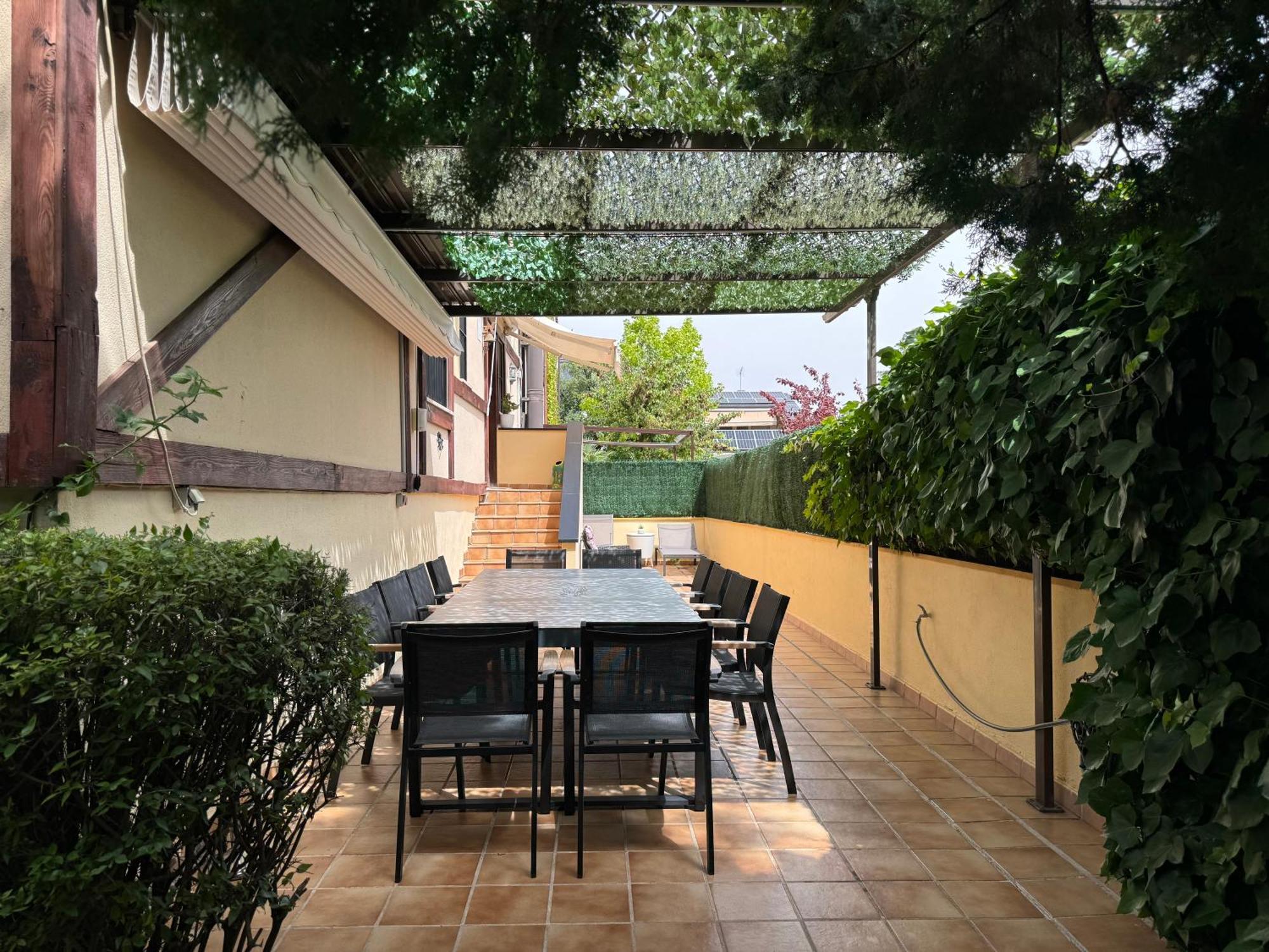 Hébergement de vacances Moderna Casa De Lujo Con Jacuzzi En El Jardin Madrid