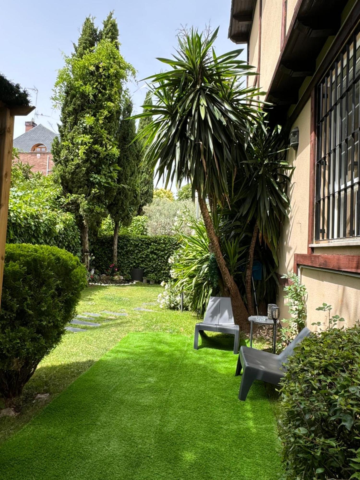 Moderna Casa De Lujo Con Jacuzzi En El Jardin Hébergement de vacances Madrid