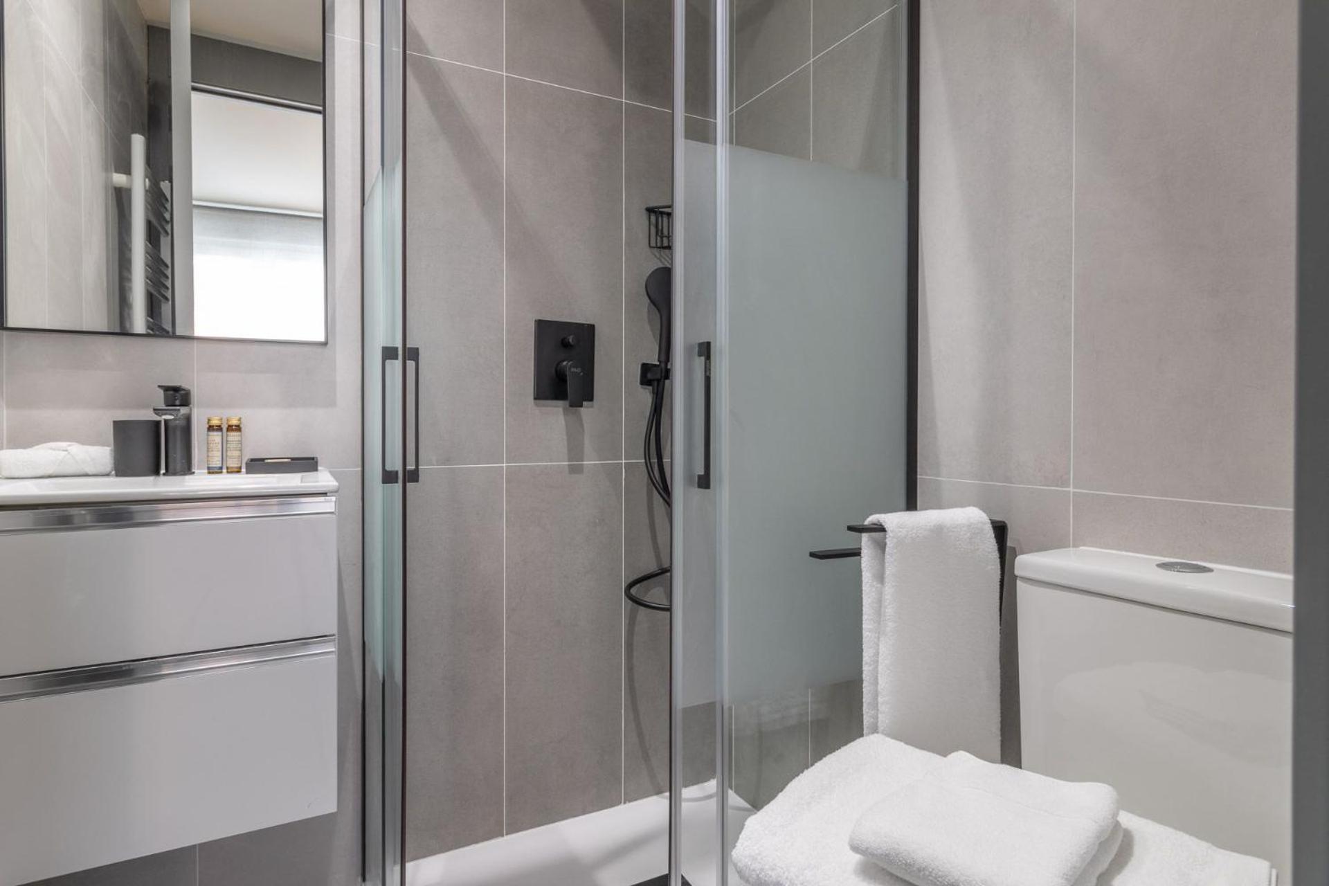 Apartamento Trendy La Latina Escape For 3 Next To The Iconic Rastro Market Latina Toledo Ii