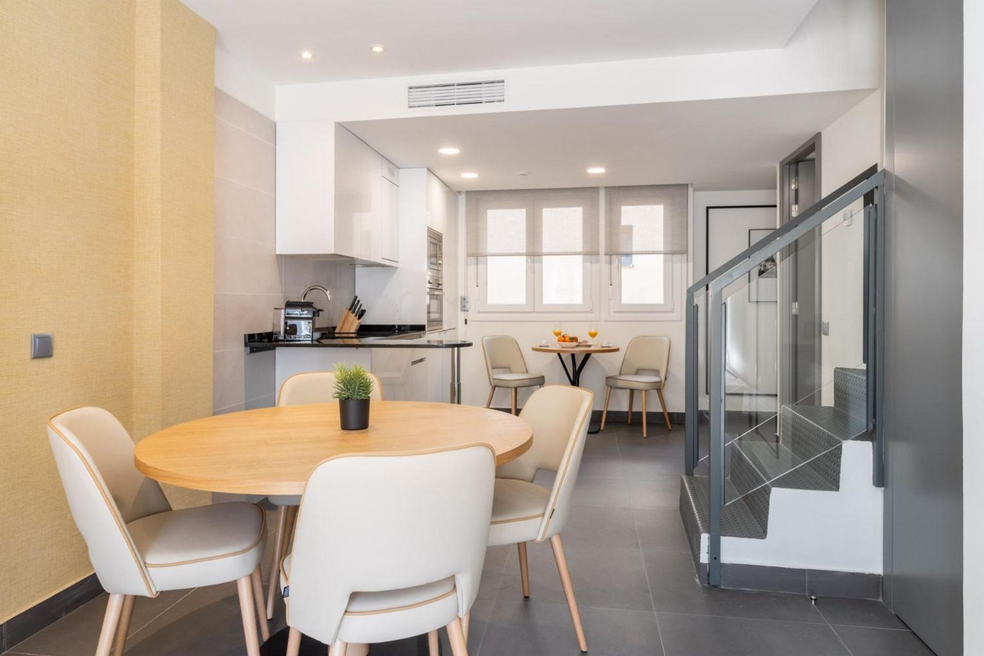Charming Duplex Retreat For 4 Latina Toledo Atico Iii Apartamento *