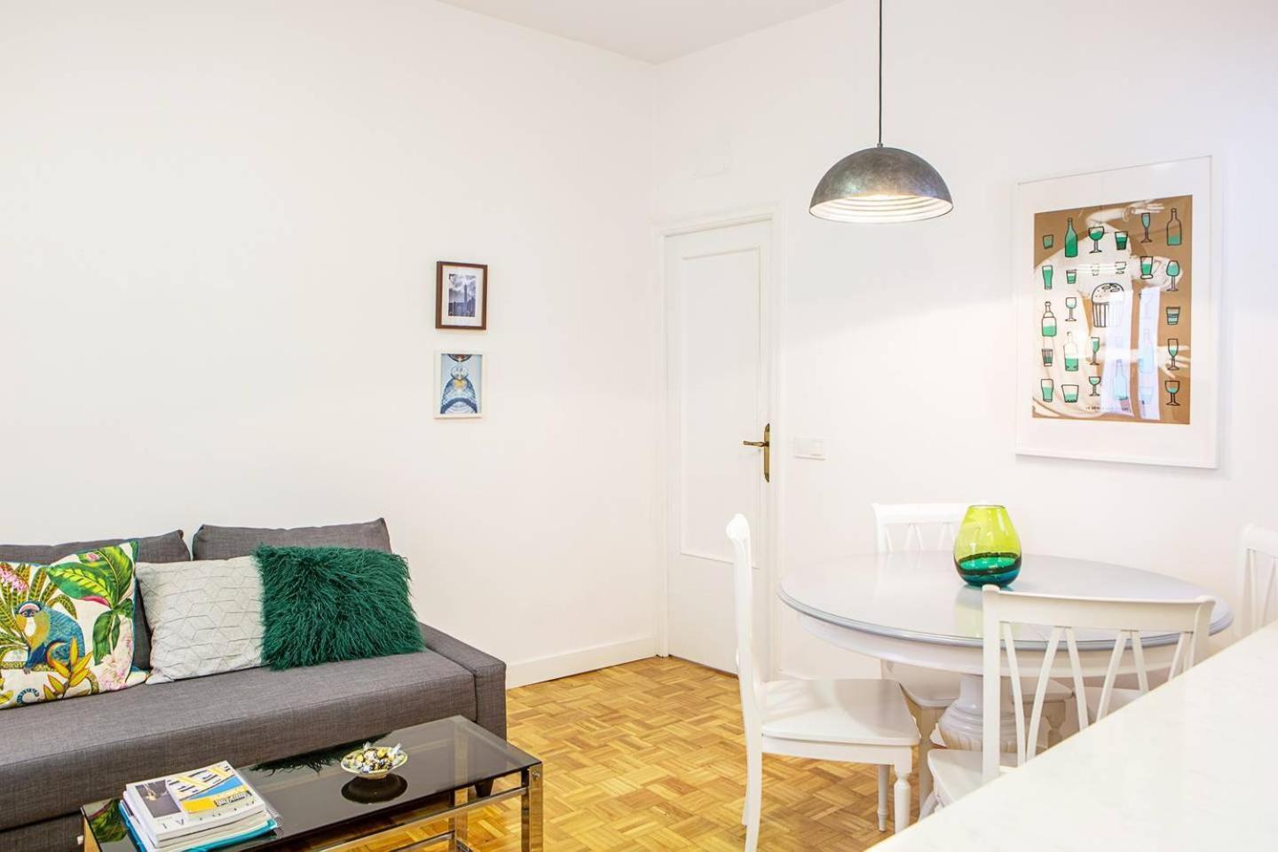 Lovely And Chic 1 Bedroom Next To Atocha Apartment