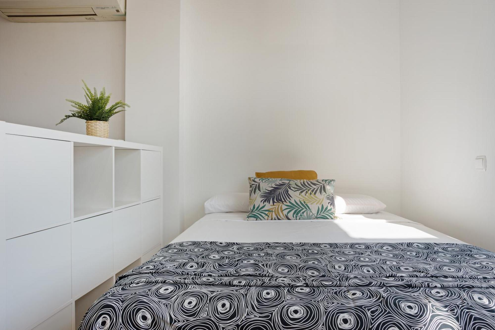 Apartment With Balcony In Sanchinarro *