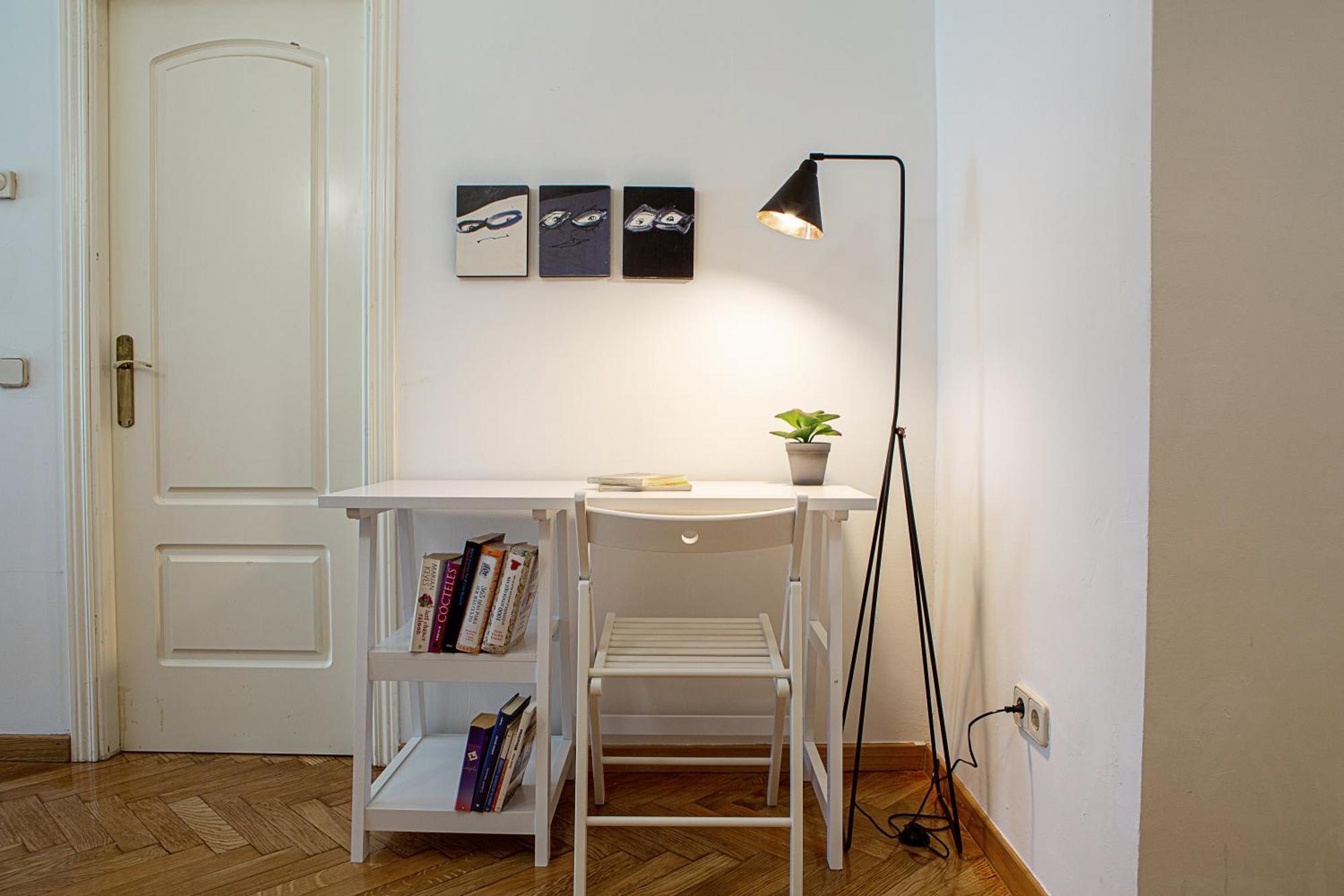 Cute 1 Bedroom With A Balcony Apartamento Madri