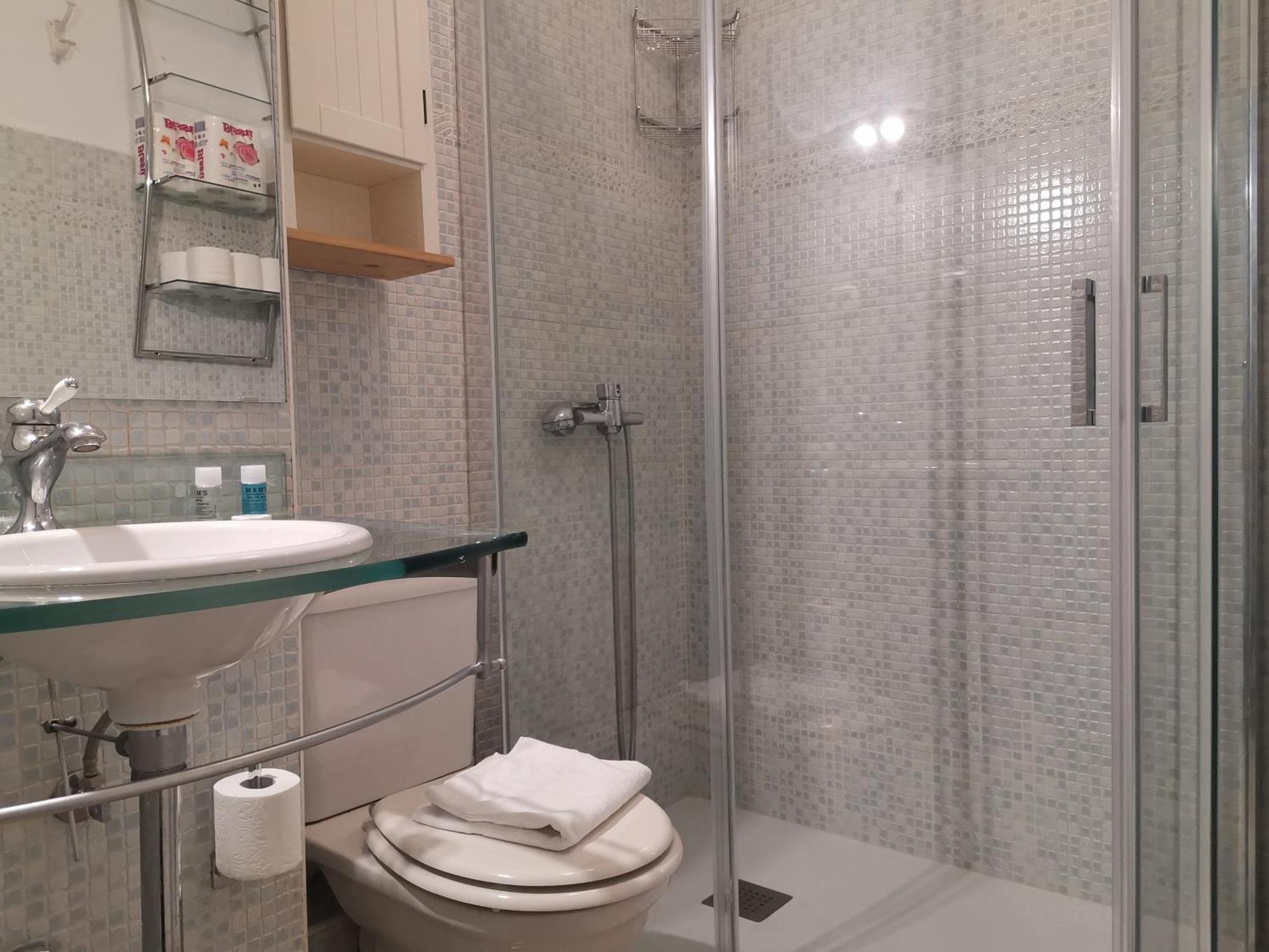 Cozy 2 Bedroom In Barrio De Salamanca Apartment *