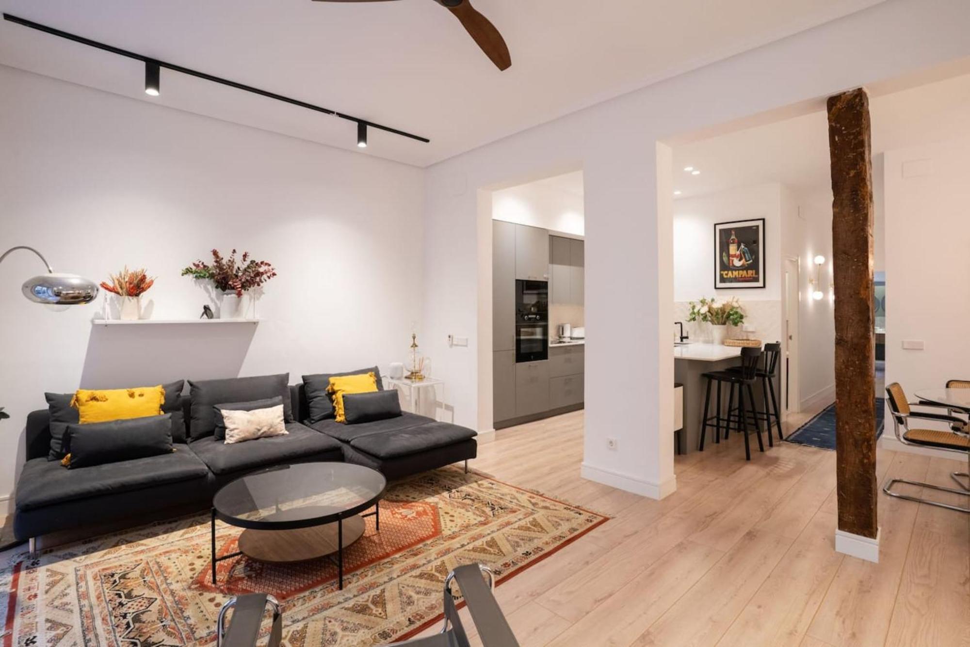 Apartment Stylish 2 Bedroom In The Heart Of
