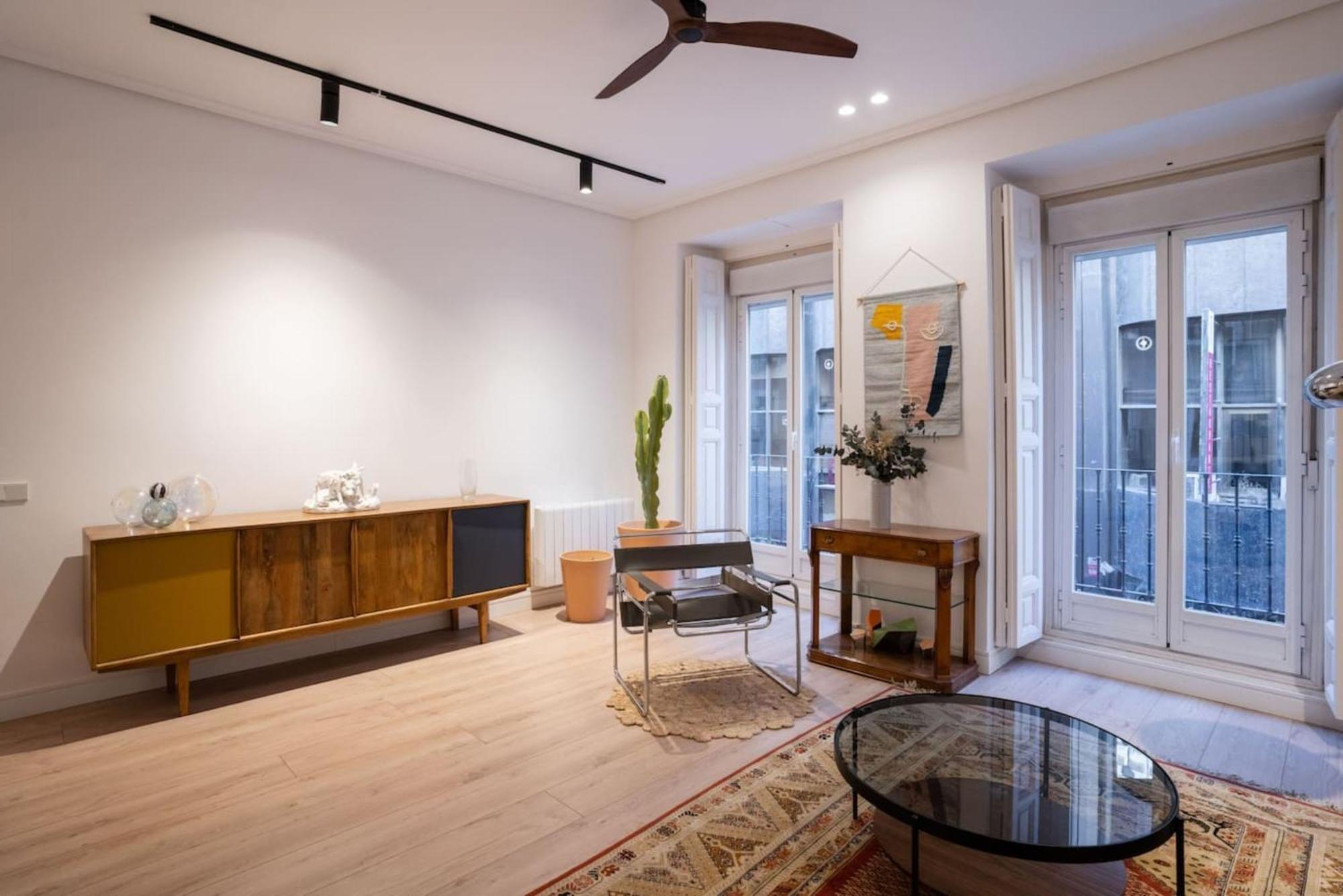 Stylish 2 Bedroom In The Heart Of Madrid
