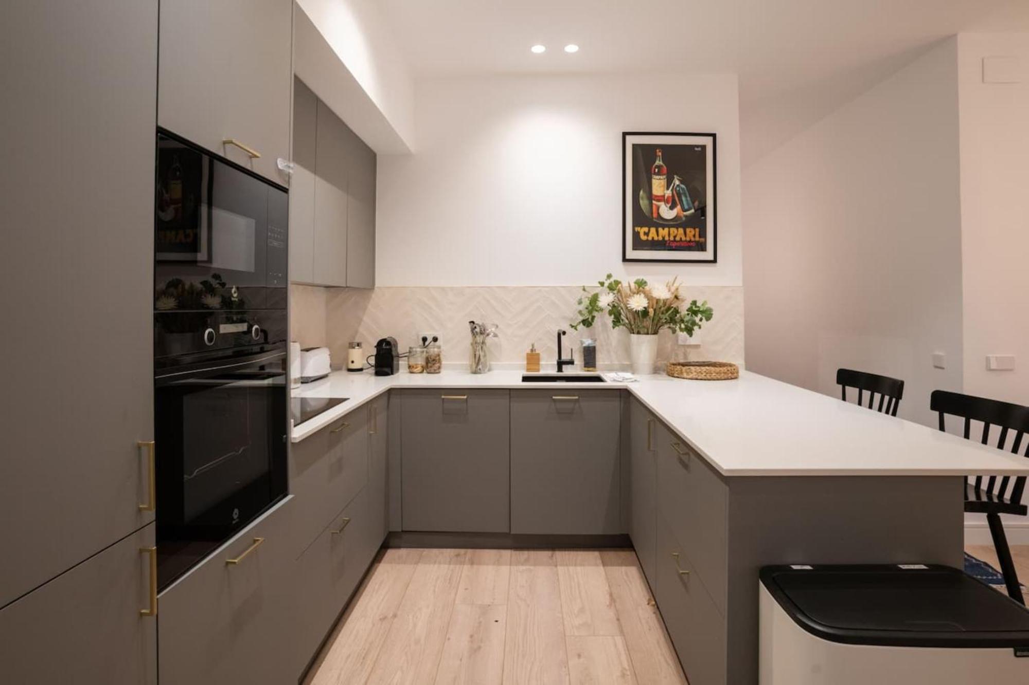 Apartment Stylish 2 Bedroom In The Heart Of