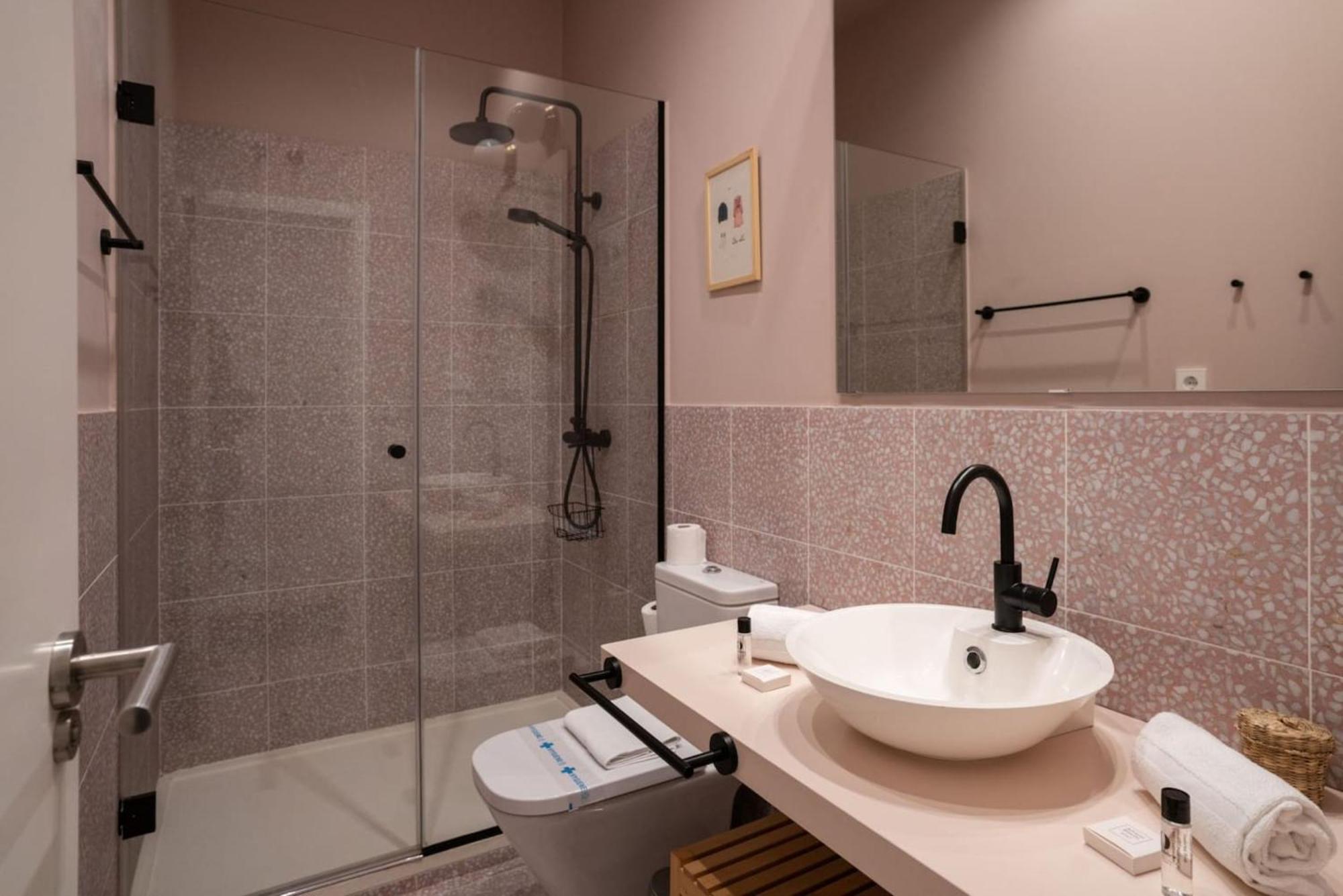 Stylish 2 Bedroom In The Heart Of Apartment *
