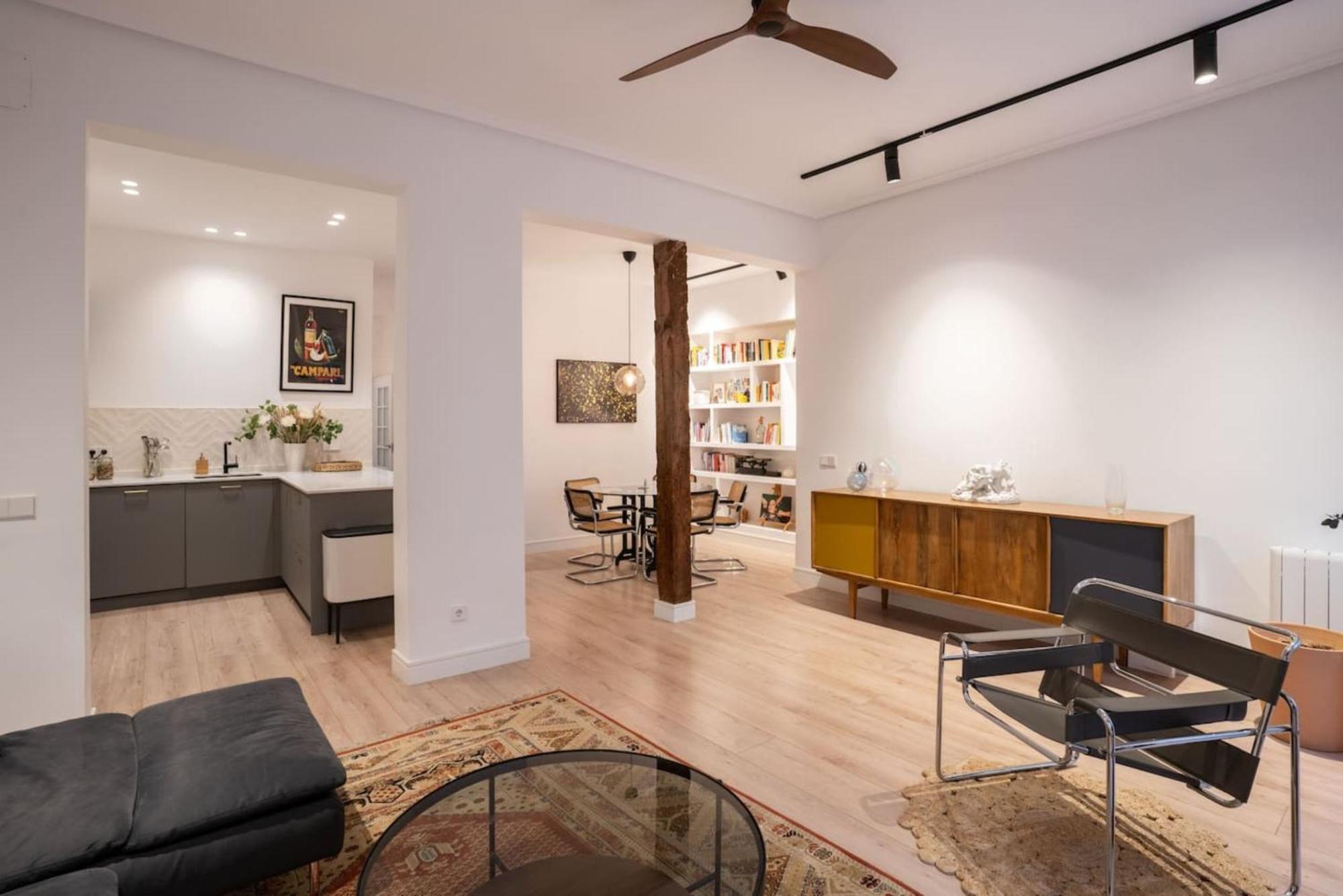 Apartment Stylish 2 Bedroom In The Heart Of Madrid