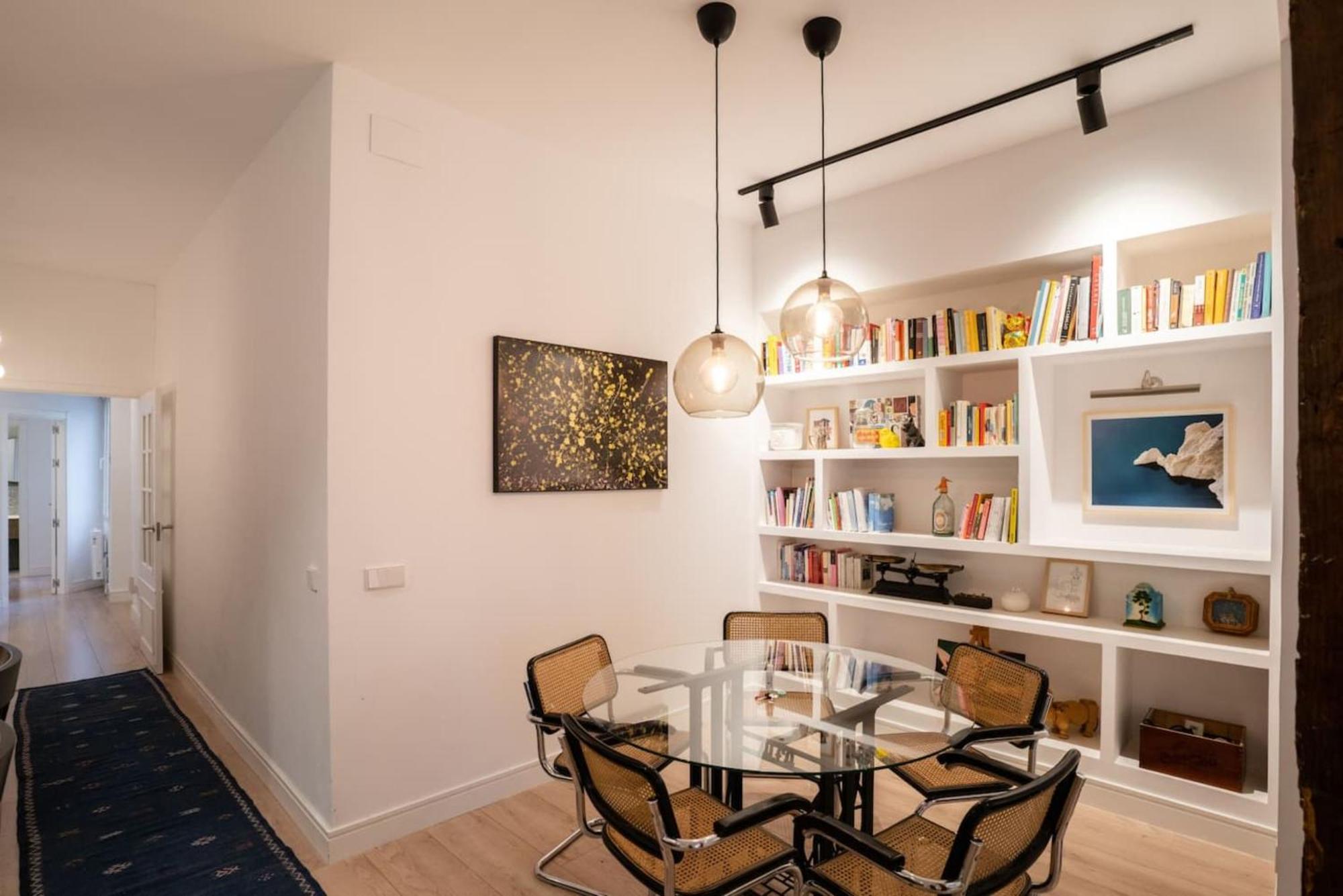 Stylish 2 Bedroom In The Heart Of Apartment