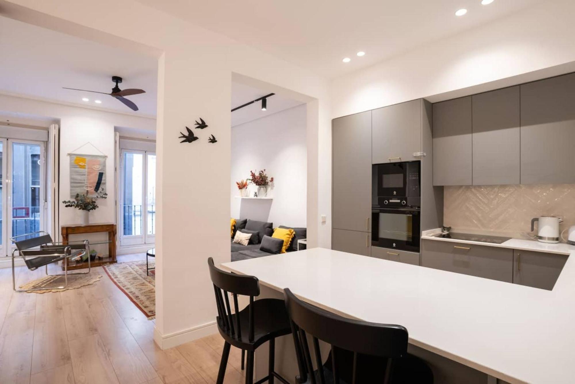 Stylish 2 Bedroom In The Heart Of Apartment