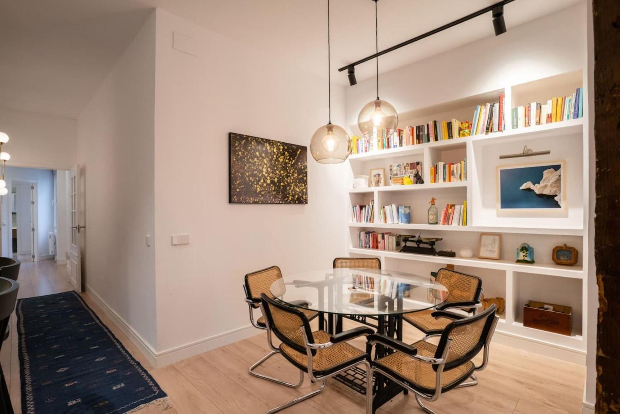 Apartment Stylish 2 Bedroom In The Heart Of