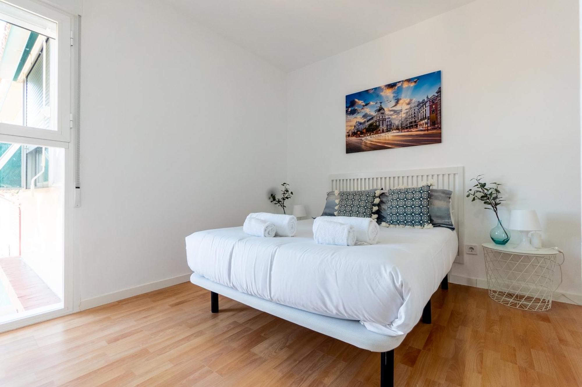 Homely 2 Bedroom In Barajas Madri
