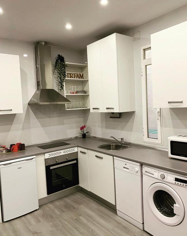 Modern I In Apartamento