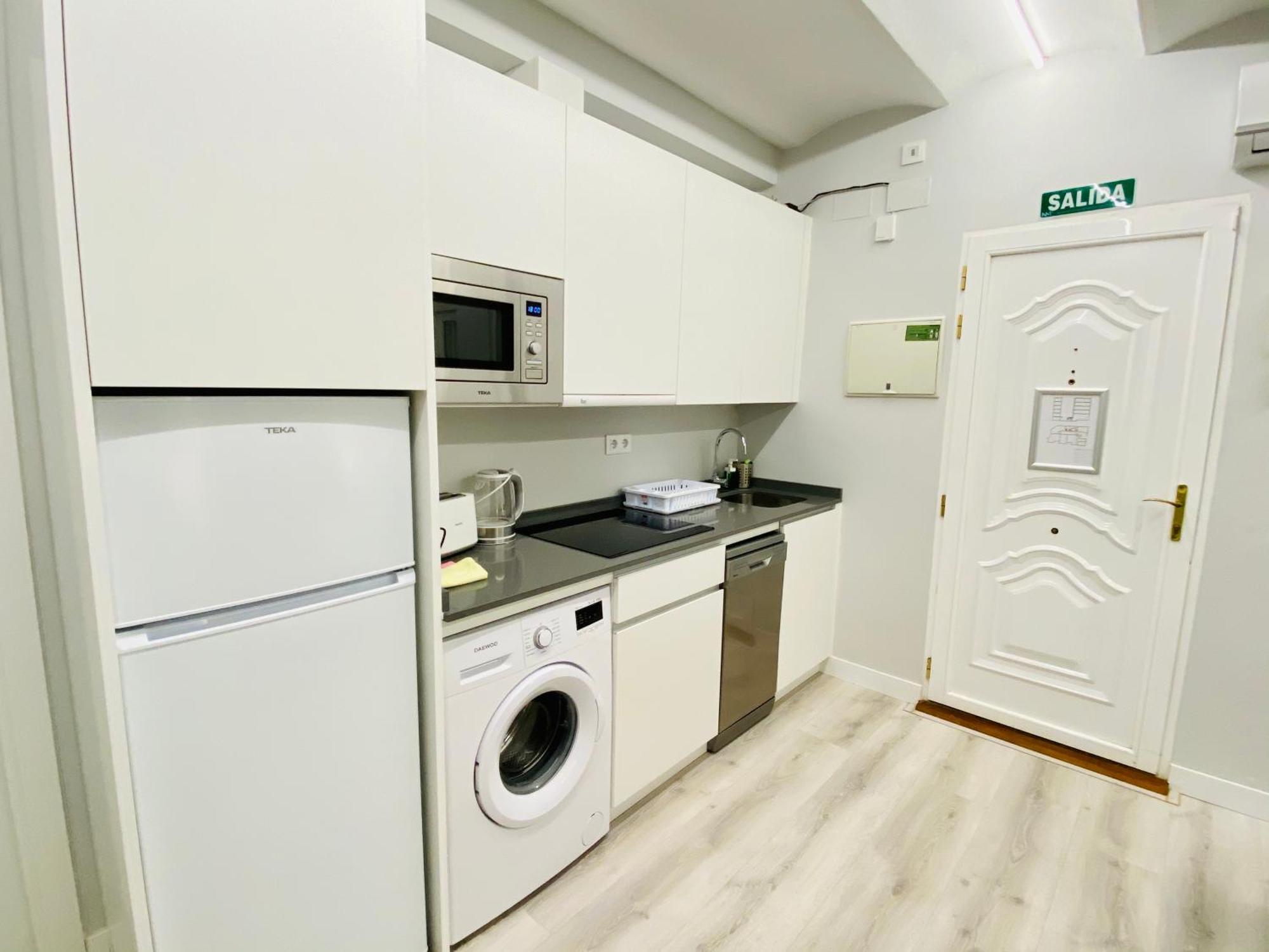 Estudio Centro Santa Ana Puerta Del Sol Appartamento
