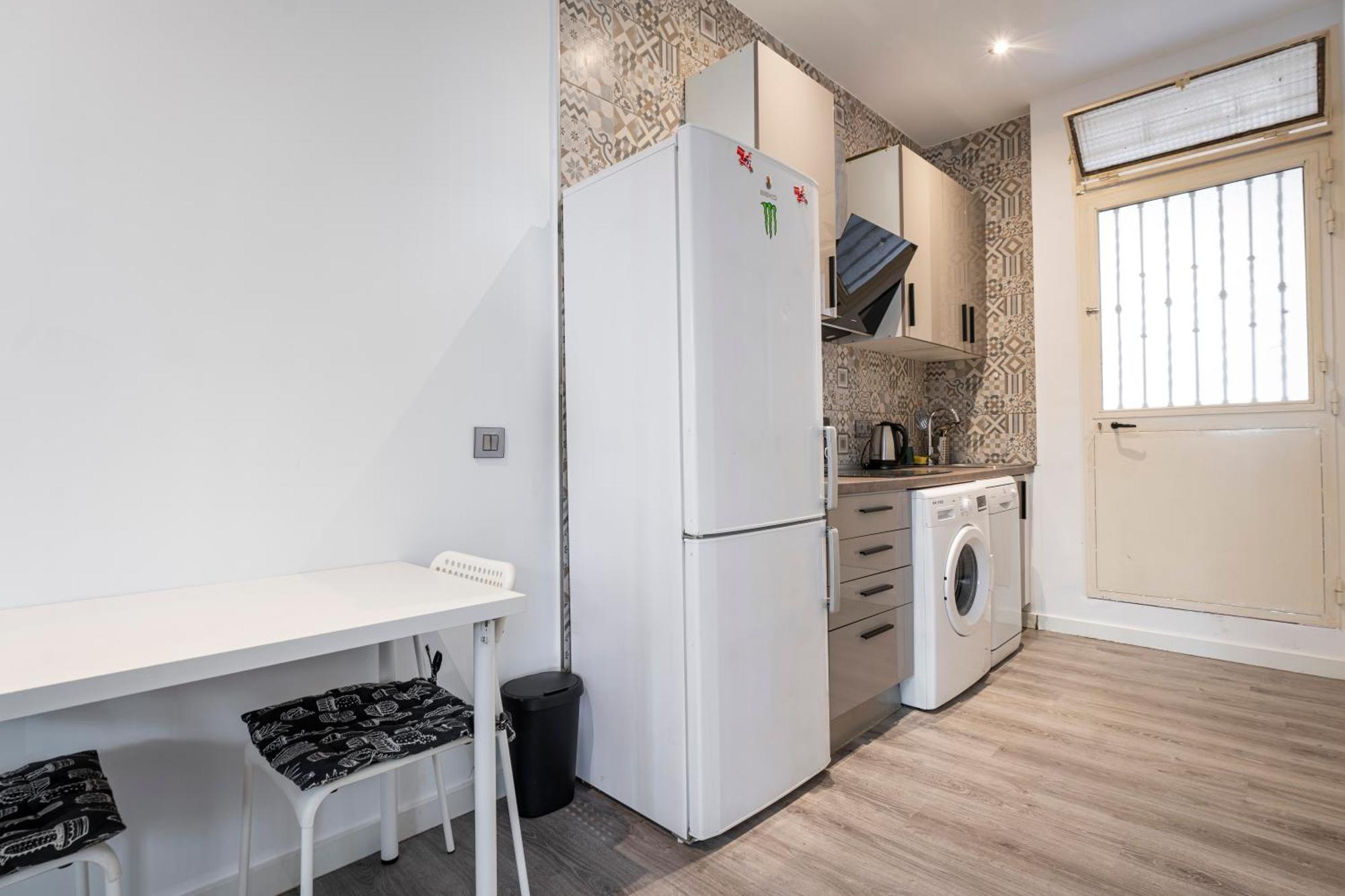 Hogar En Calle Lavapies Madri