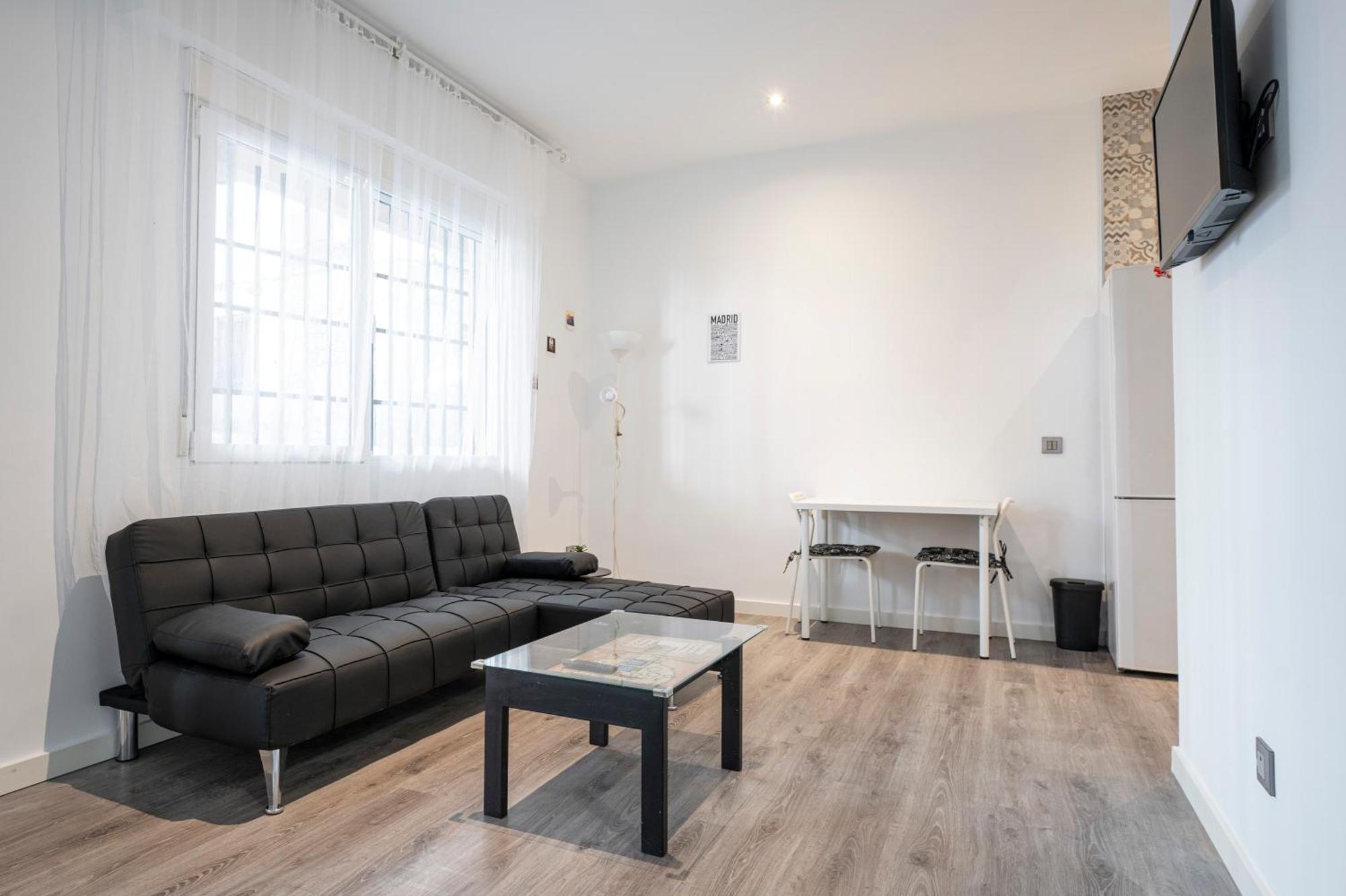 Hogar En Calle Lavapies * Madri