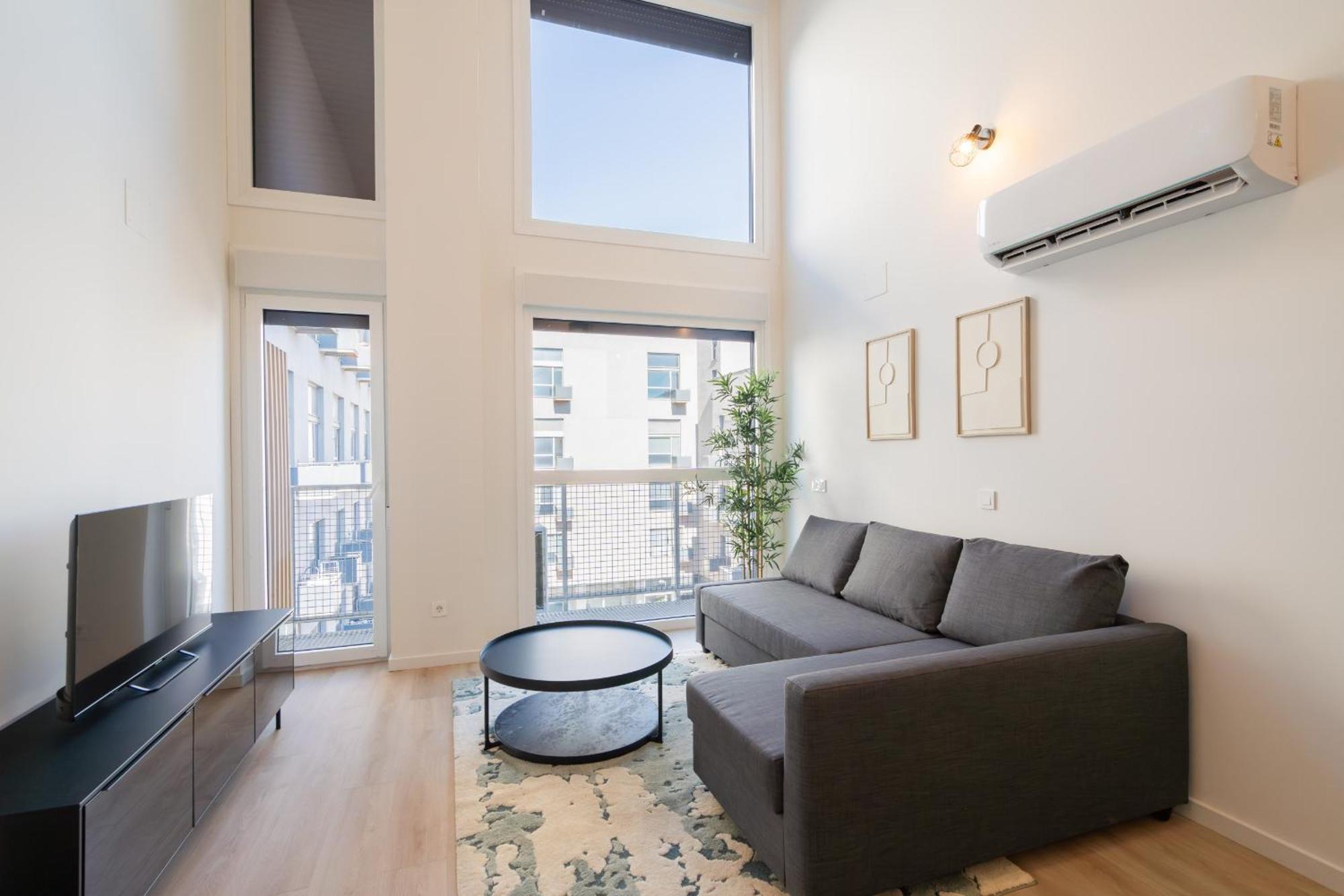 Loft Reformado Industrial Con Garaje