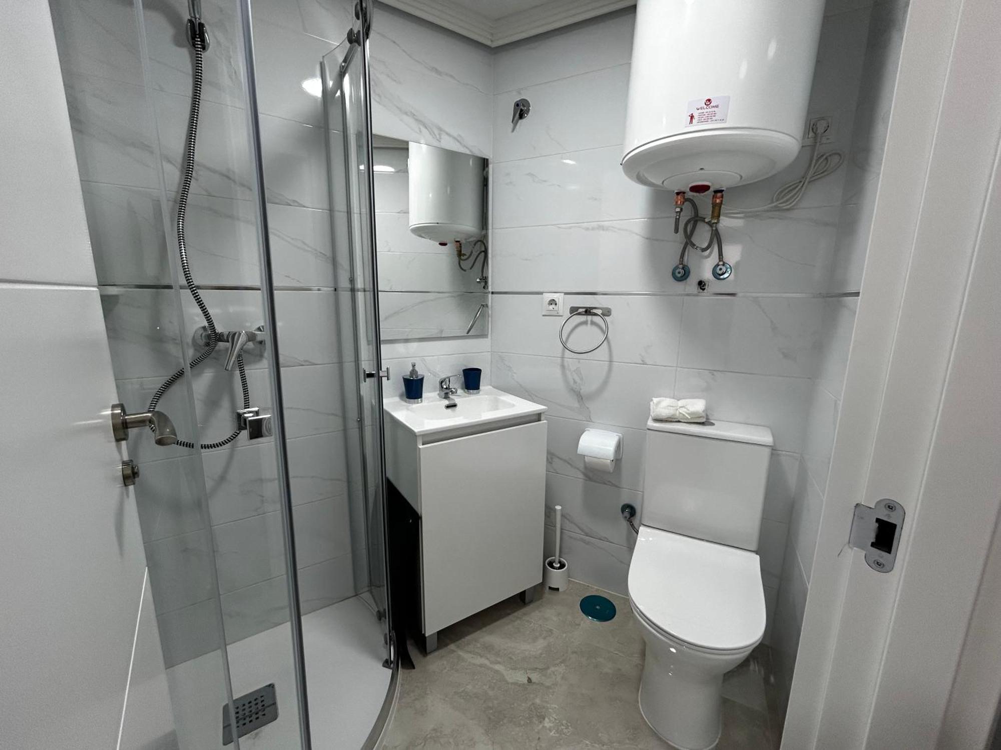 Doble Con Bano Privado En El Centro De Bed and breakfast Madrid