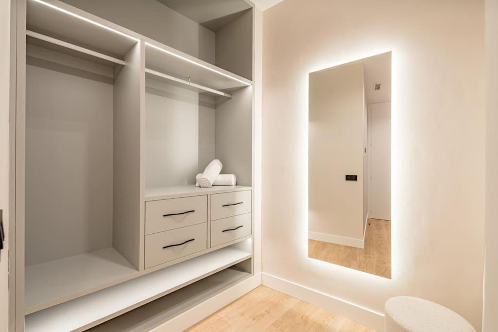 Centro Ix Calle Caballero De Gracia 2br 2bh Appartamento