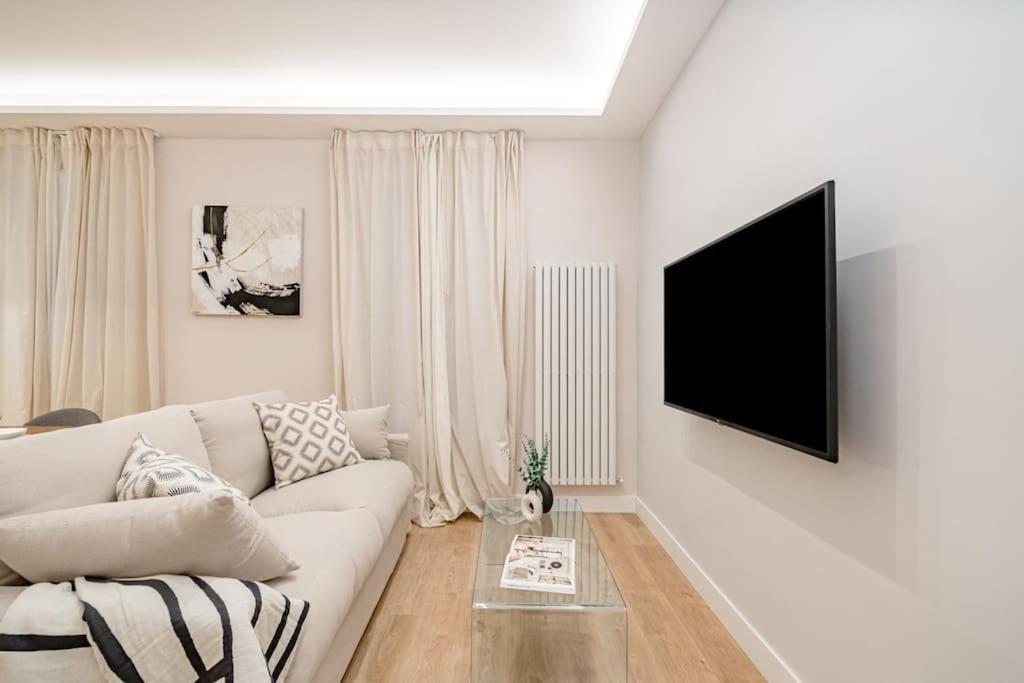 Centro Ix Calle Caballero De Gracia 2br 2bh Appartamento