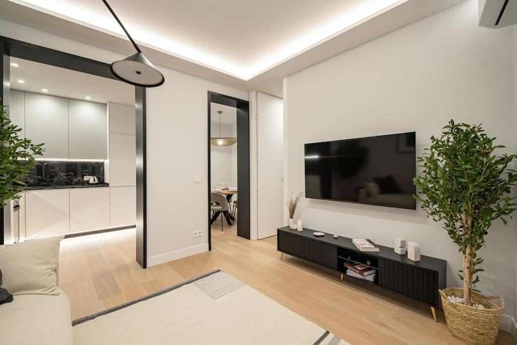 Appartement Gran Via Xii Calle Corredera Baja De San Pablo 3br 3bh