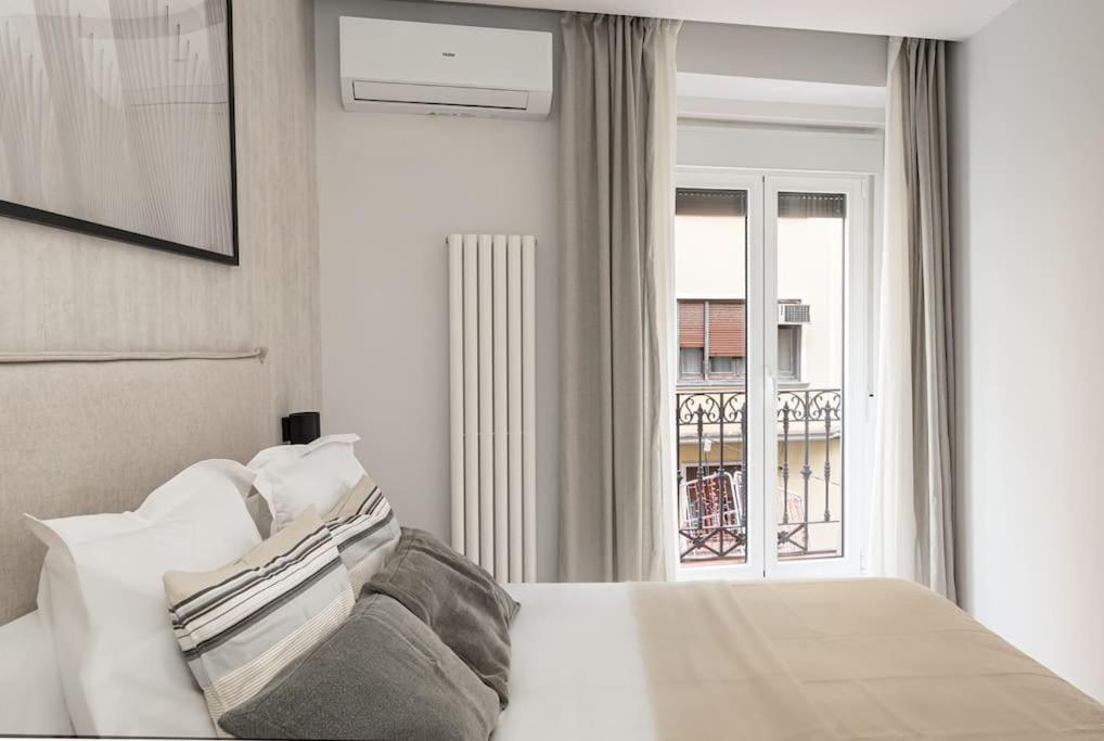 Gran Via Xii Calle Corredera Baja De San Pablo 3br 3bh Appartement