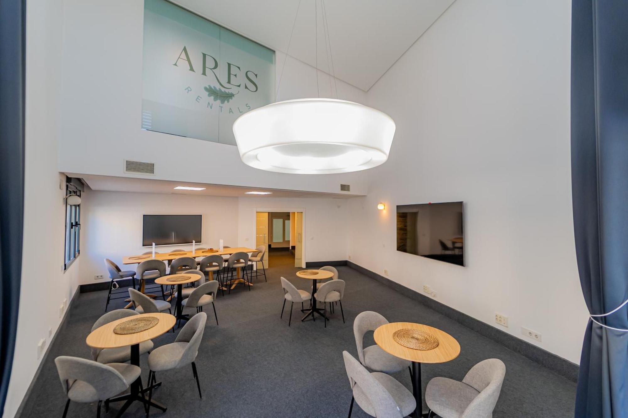 Ares Alvaro Cunqueiro Casa rural Madrid