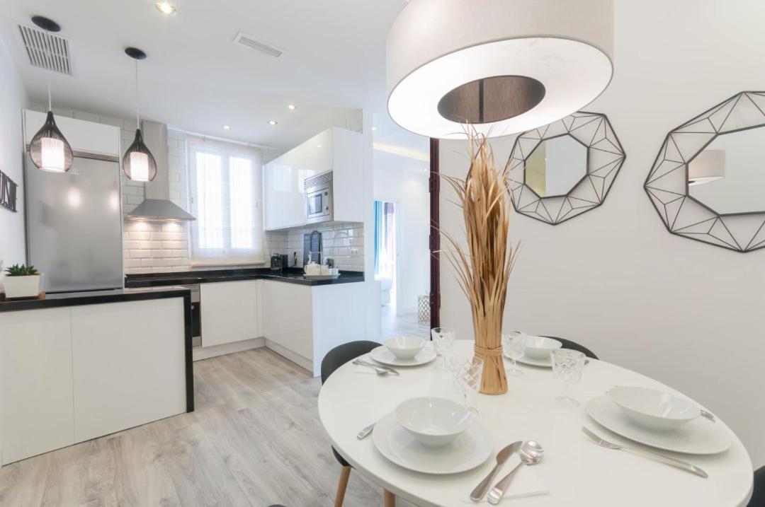 2 Bedrooms 1 Bathroom Furnished - Lavapies - Modern Stylish * Madrid