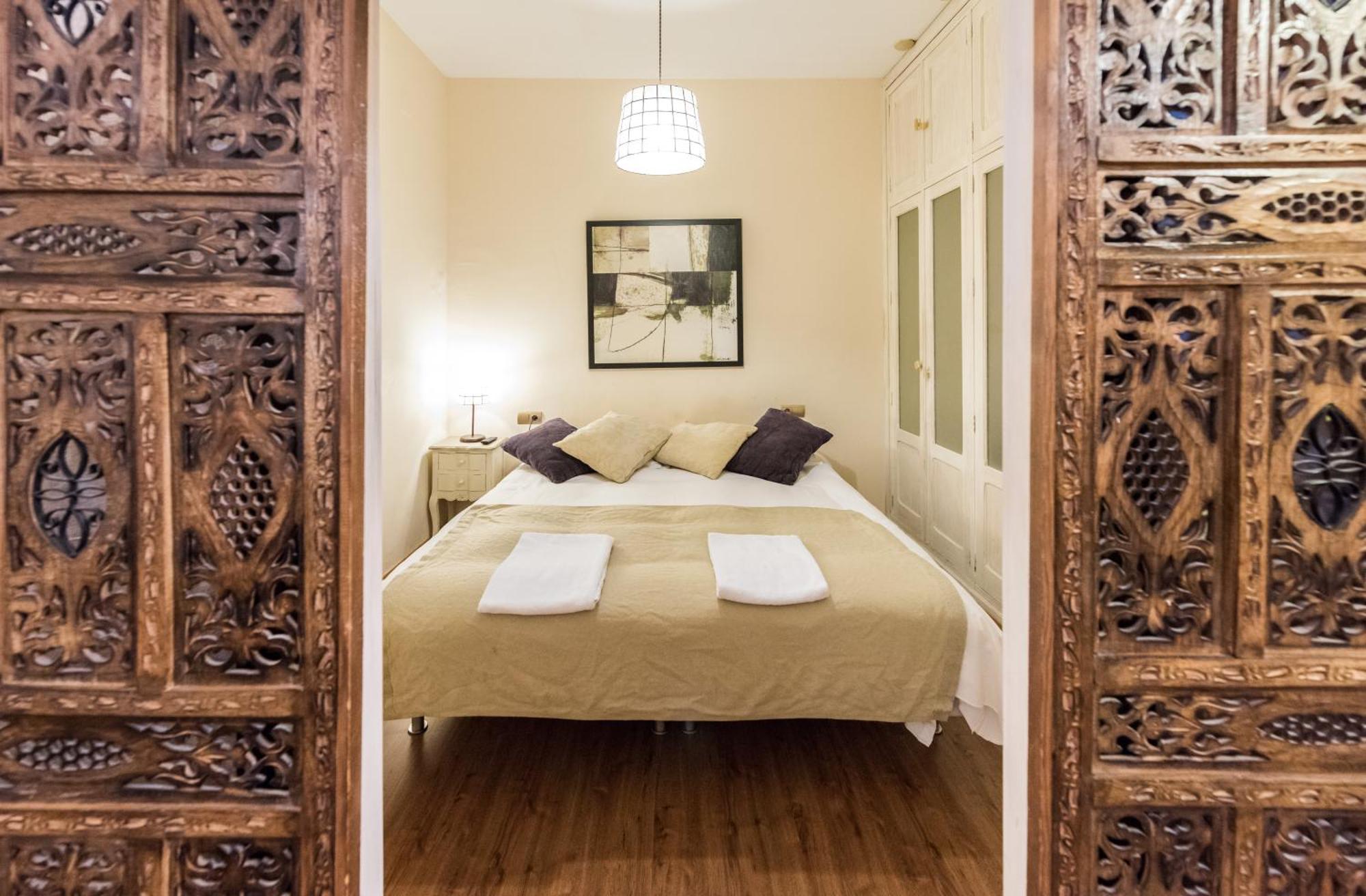 Downtown Jacuzzi Apartment