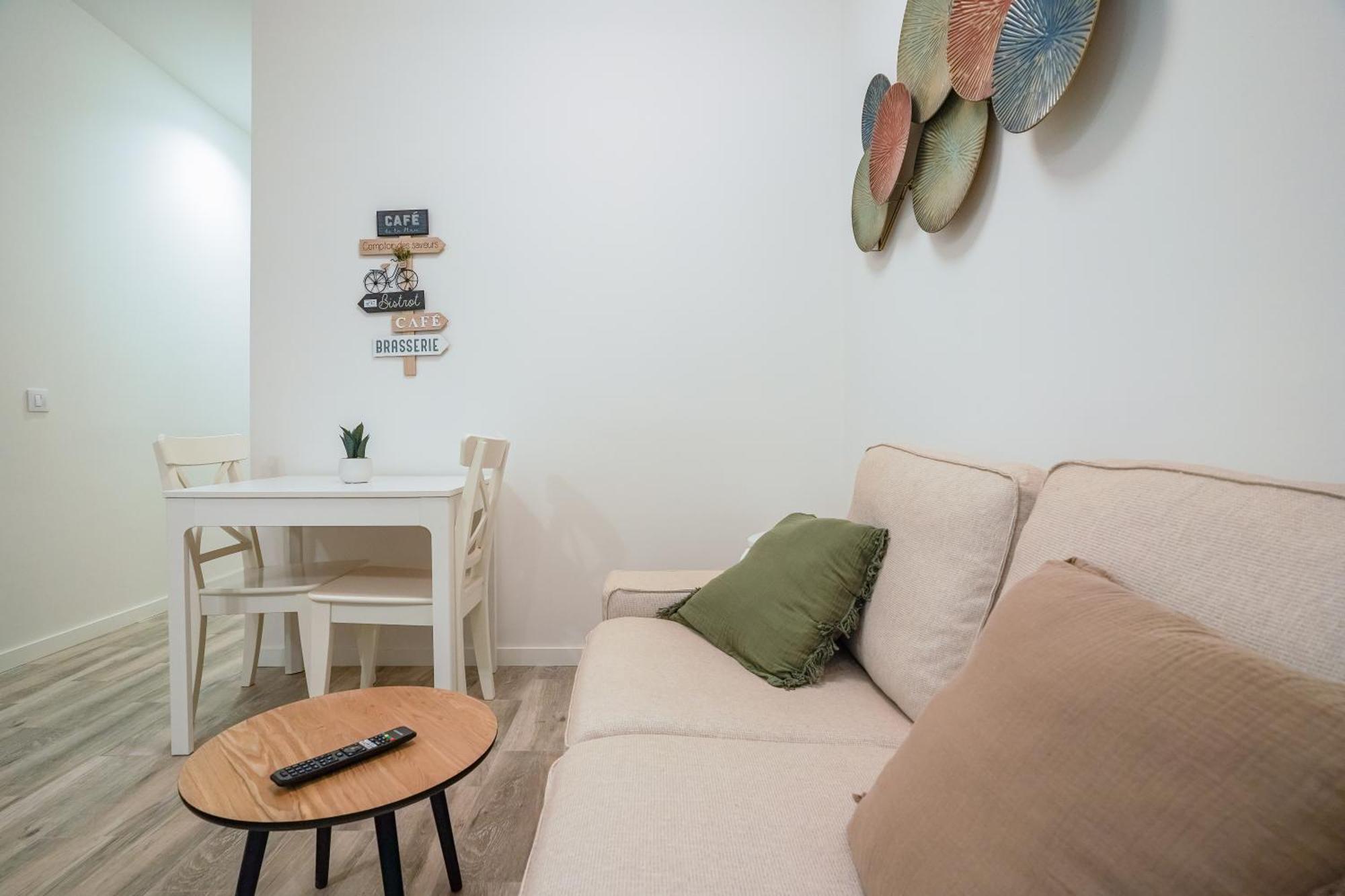 Modern And Cozy-3 Bedrooms 1 Bathroom-delicias Madri