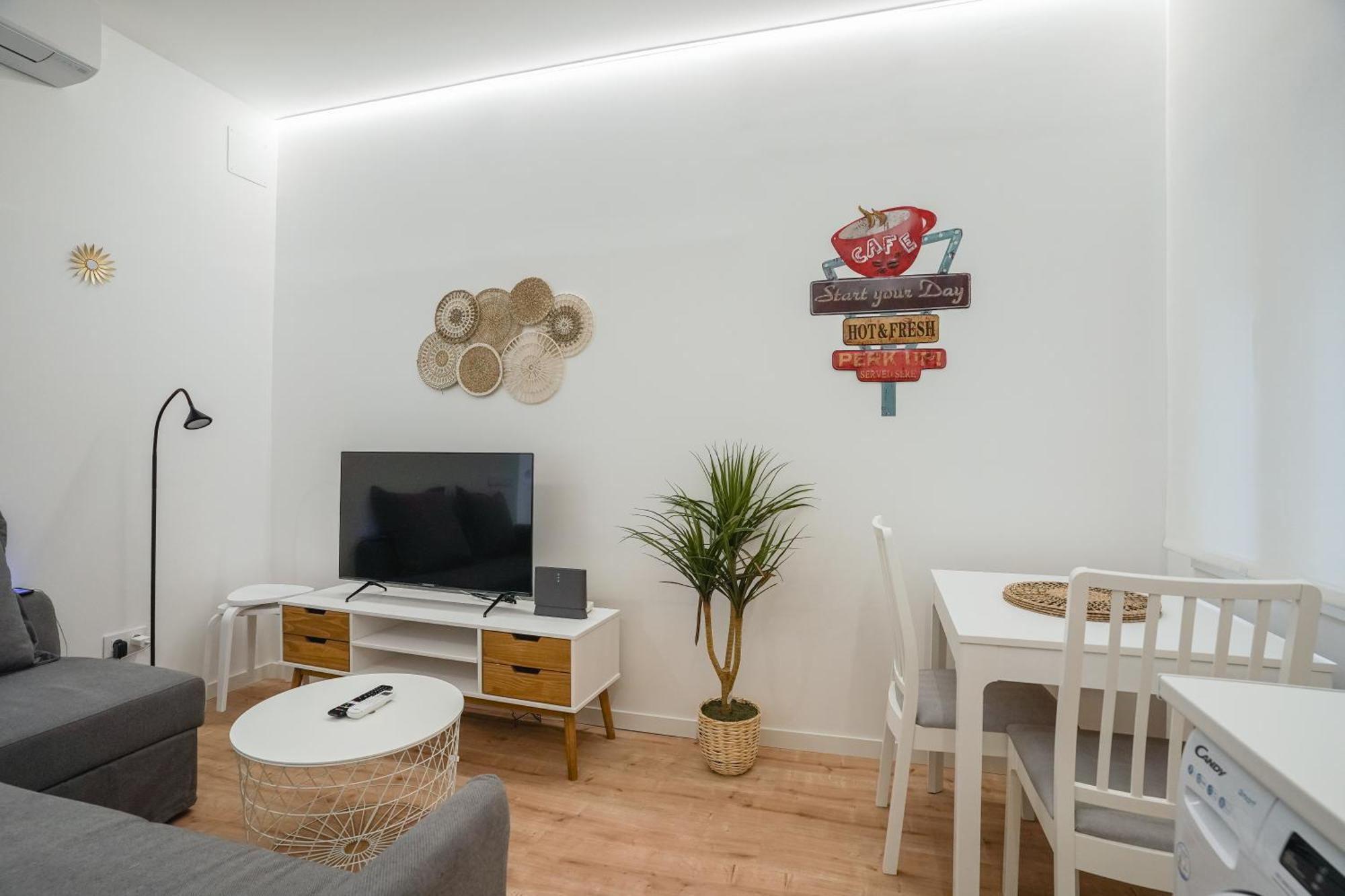 Apartment Cozy And Modern-1bedroom 1bathroom-delicias Madrid
