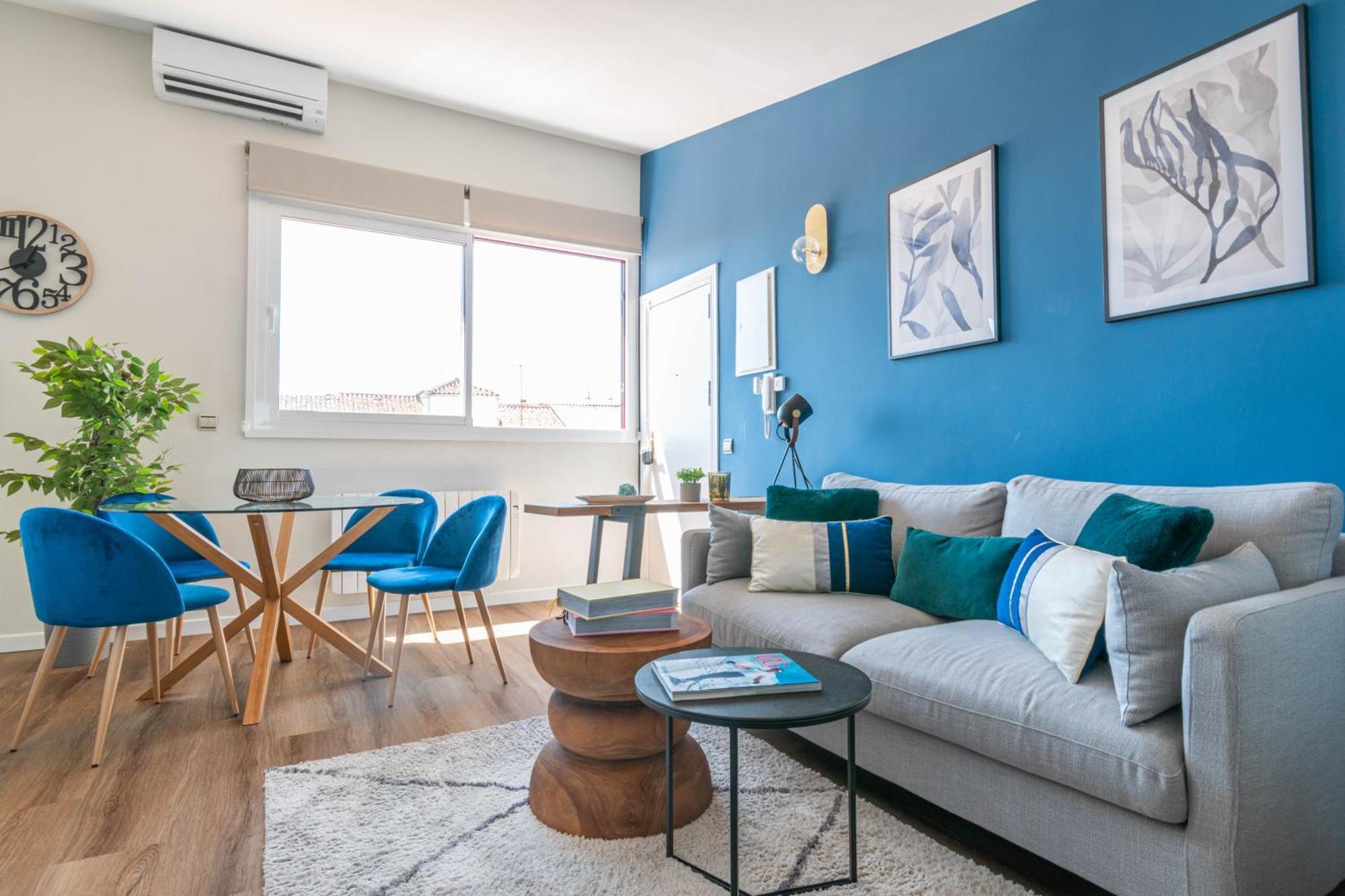 Authentic Experience -plaza Mayor 7min Walk - Spectacular View - Champagne Apartment