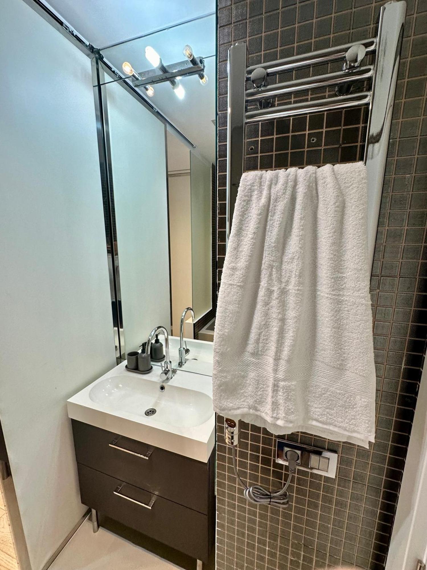Apartamento Amplio Y Moderno Piso En El Centro De Madrid