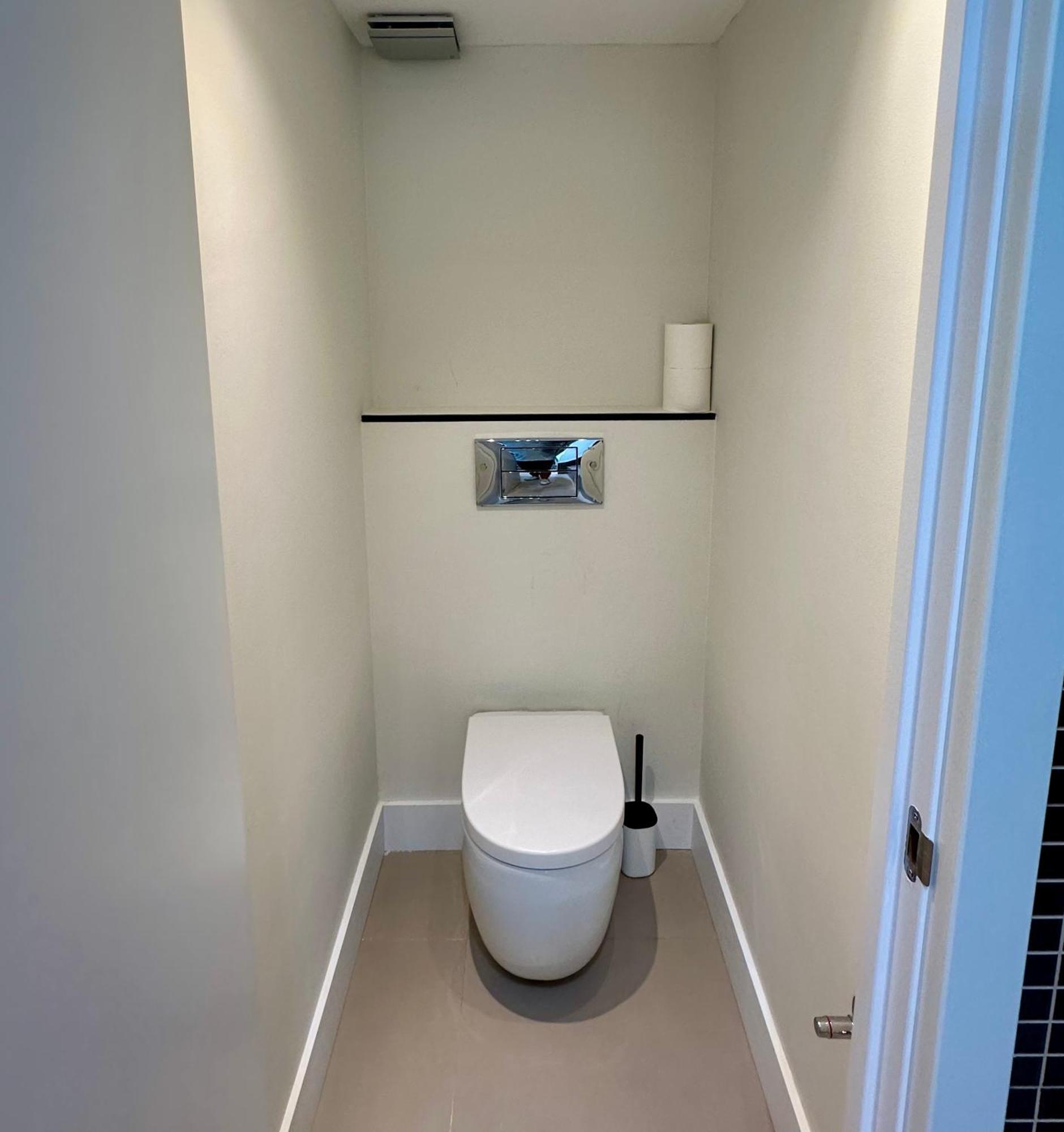 Amplio Y Moderno Piso En El Centro De Apartamento