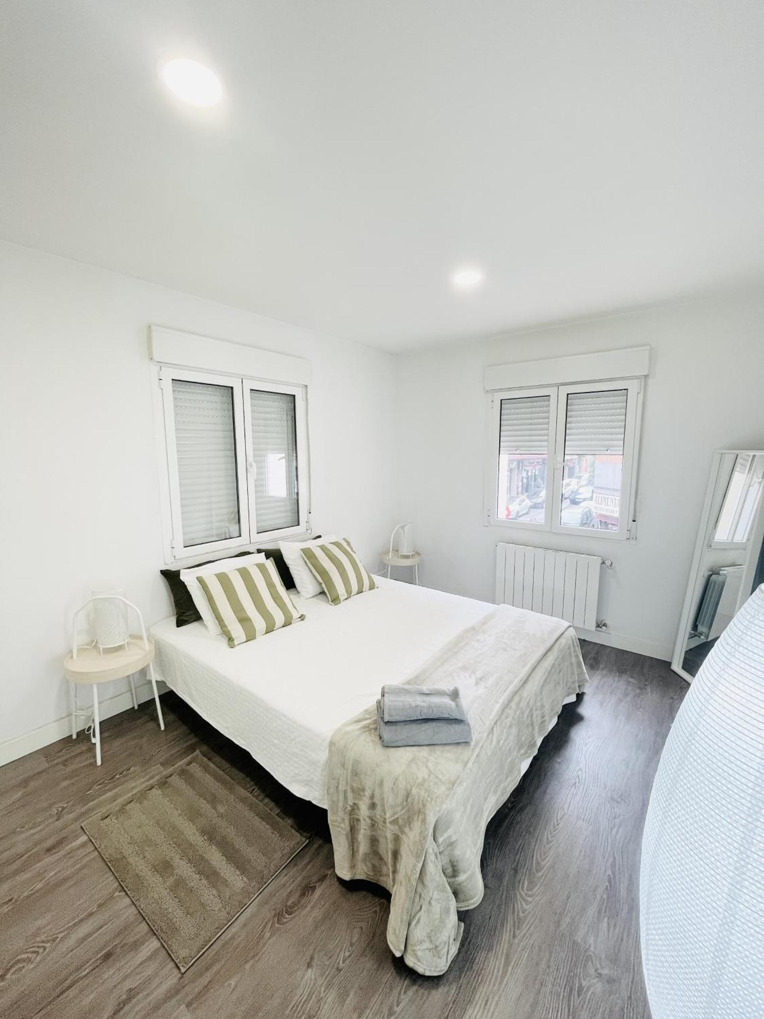 Appartement Dos Habs Urgel R3 *