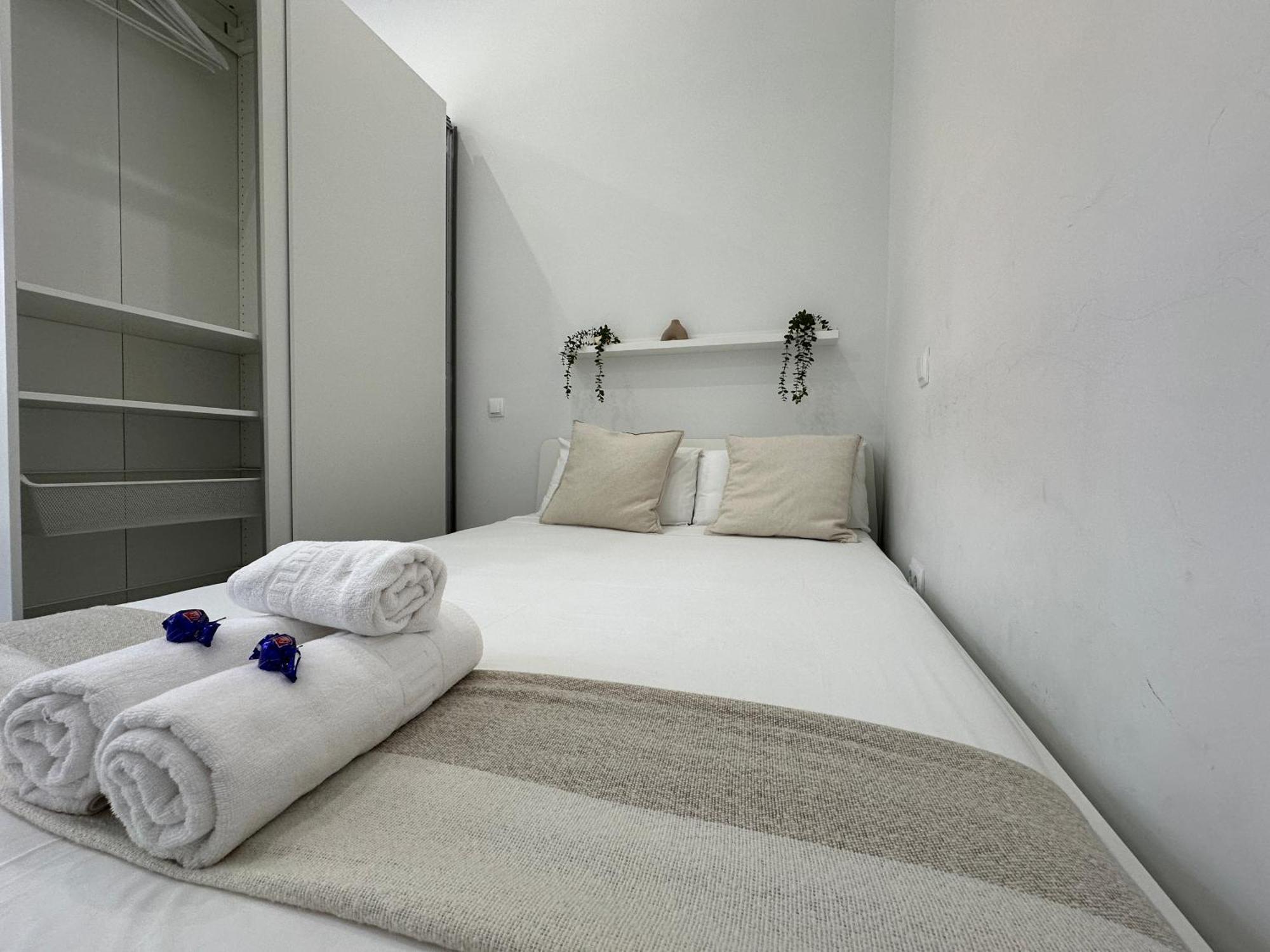 Andres Tamayo Av America Apartamento Madri