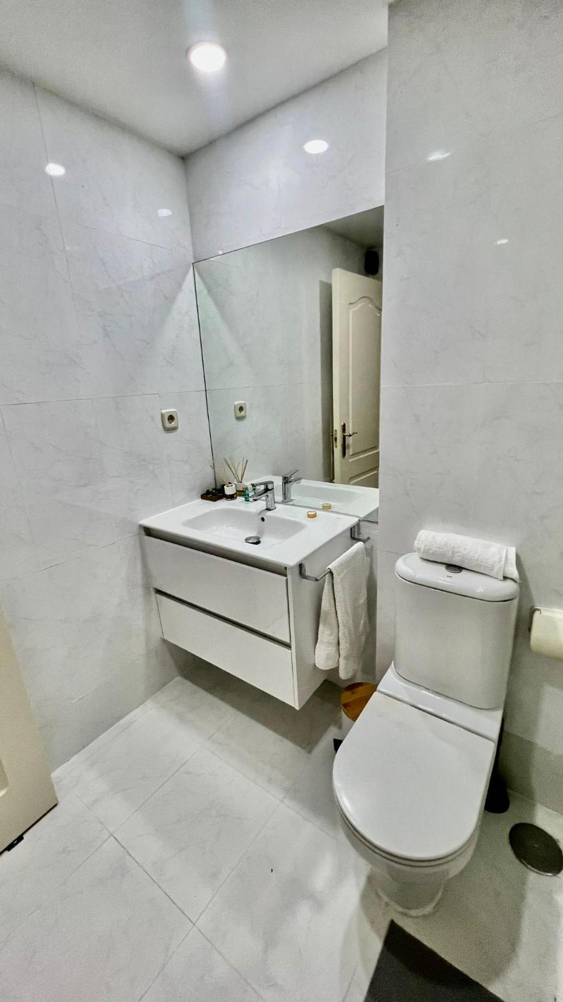 Loft Aeropuerto Barajas ,ifema Apartamento *