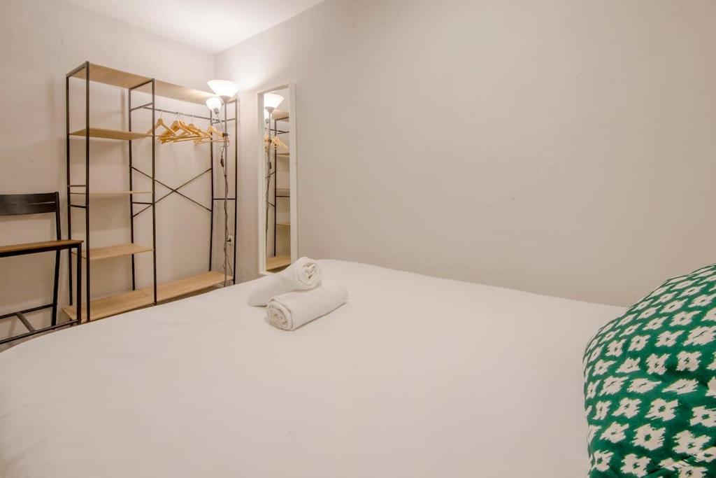 Cool Deluxe Interior Design A 2 Min De Gran Via Apartment