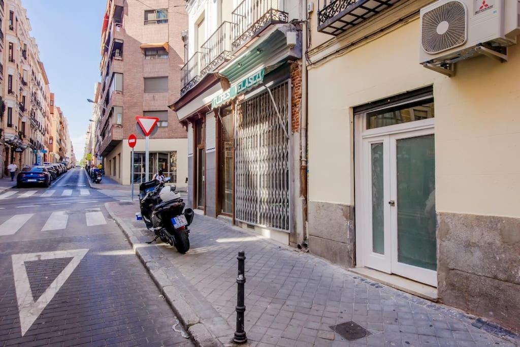 Cool Deluxe Interior Design A 2 Min De Gran Via Apartment Madrid