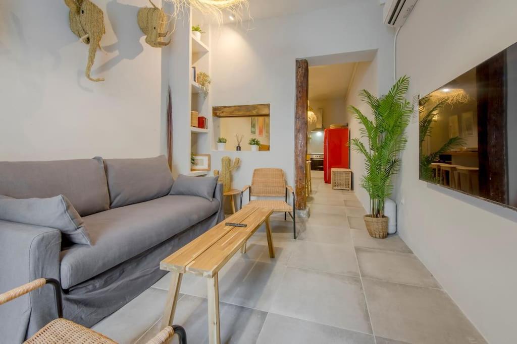 Cool Deluxe Interior Design A 2 Min De Gran Via * Madrid