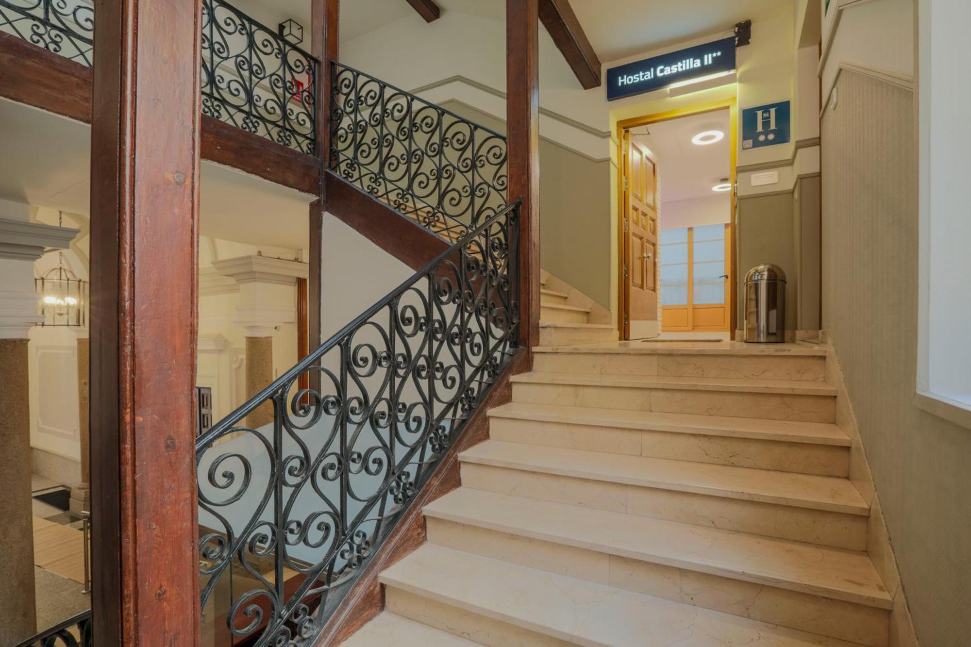 Castilla Ii Puerta Del Sol Gasthuis 2*