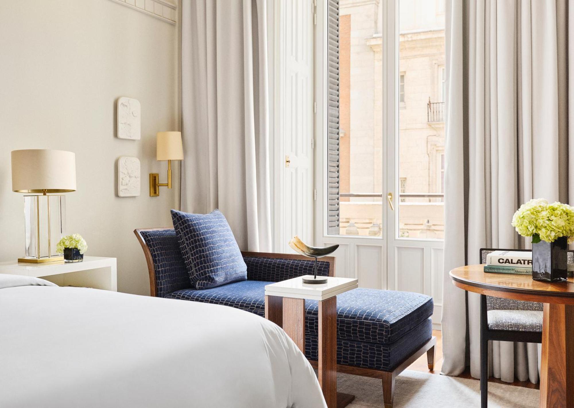 Four Seasons Hotel 5*